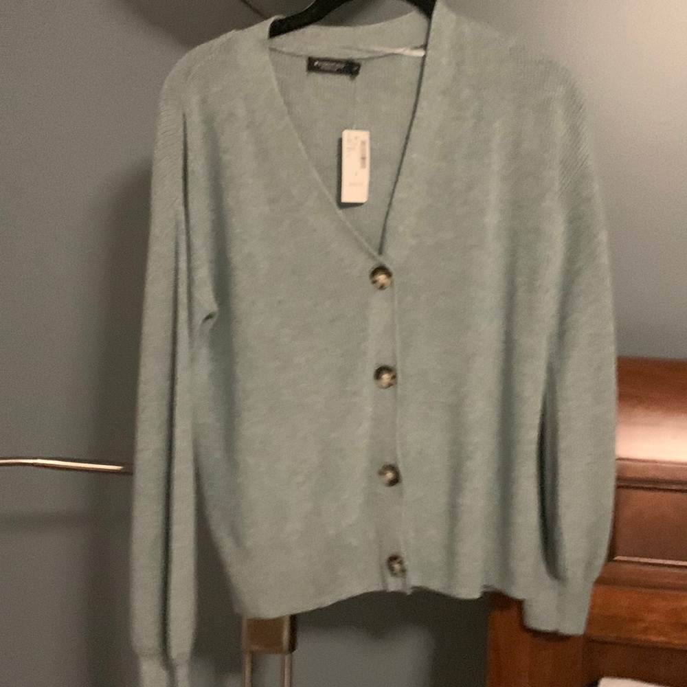 Soft green v-neck pullover